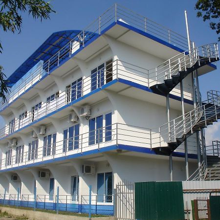 Iceberg Hotel Pizunda Exterior photo