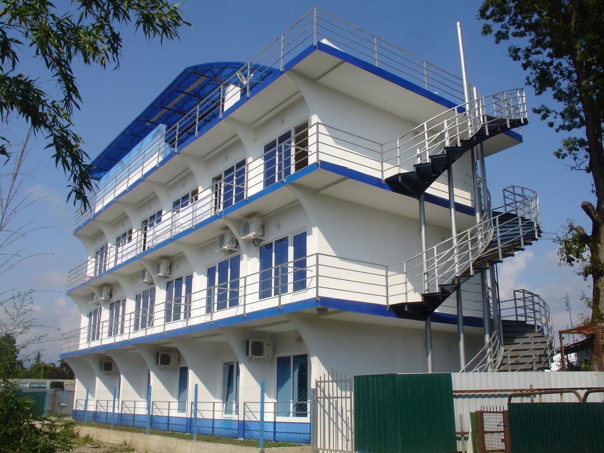 Iceberg Hotel Pizunda Exterior photo