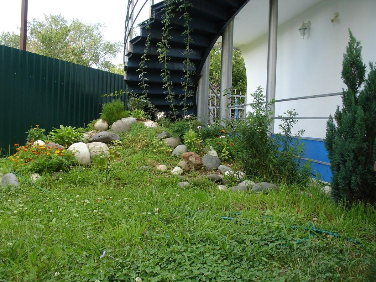 Iceberg Hotel Pizunda Exterior photo